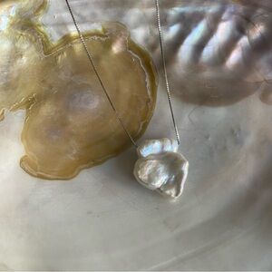 Lovely Pearl Pendant Necklace